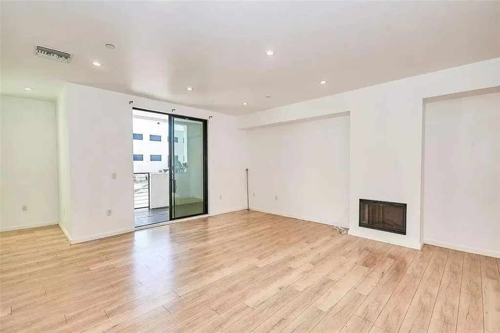 Additional image 13 of 137 W 6th St Unit 204, Long Beach, CA 90802