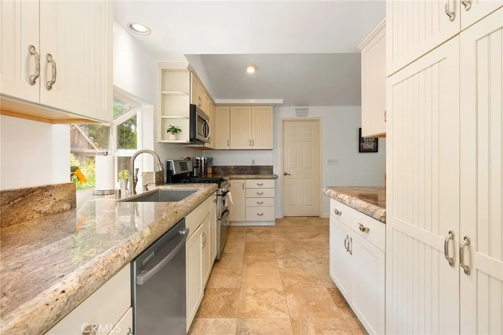 Additional image 11 of 20300 Oxnard, Woodland Hills, CA 91367