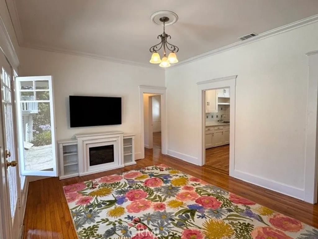 Additional image 3 of 1325 E Altadena Dr, Altadena, CA 91001