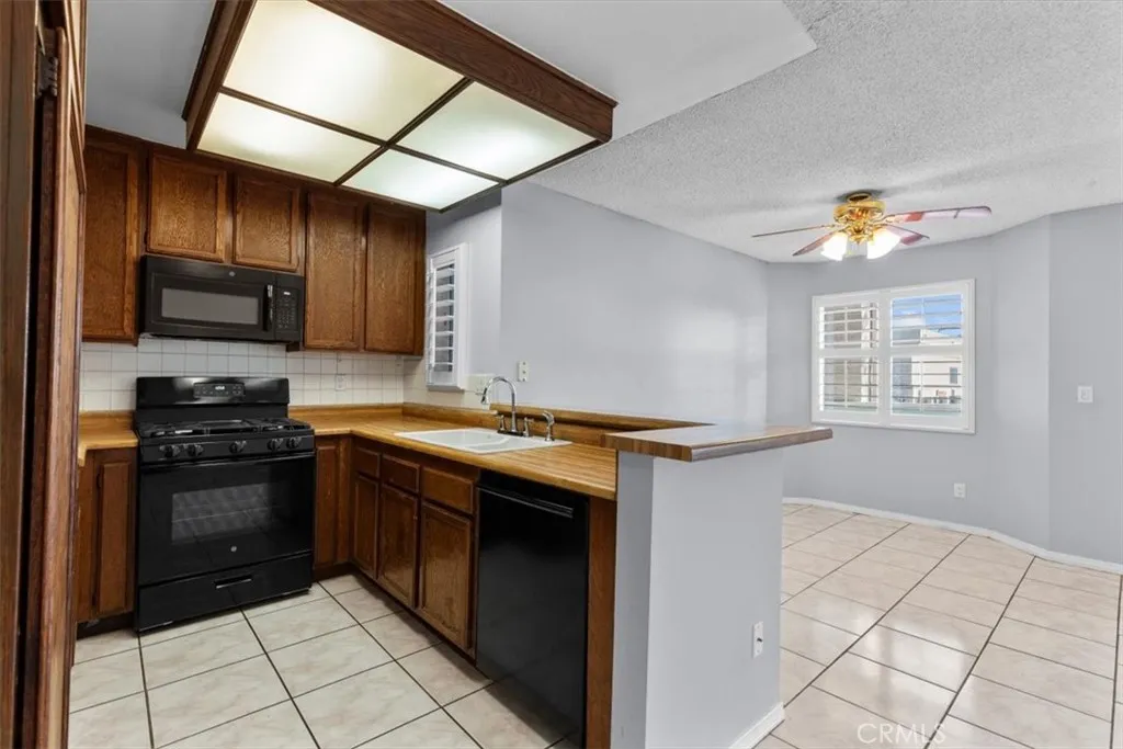 Additional image 34 of 13100 Bromont Avenue Unit 15, Sylmar, CA 91342