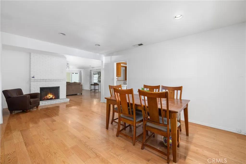 Additional image 4 of 17419 Leadwell, Lake Balboa, CA 91406