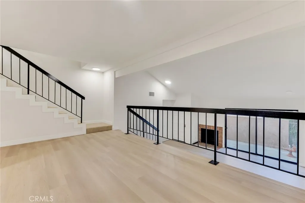 Additional image 22 of 18423 Collins Street Unit A, Tarzana, CA 91356