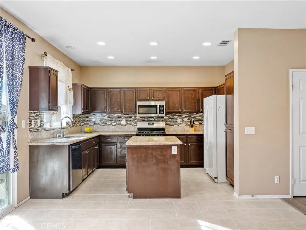 Additional image 45 of 15647 Choctaw Court, Victorville, CA 92395