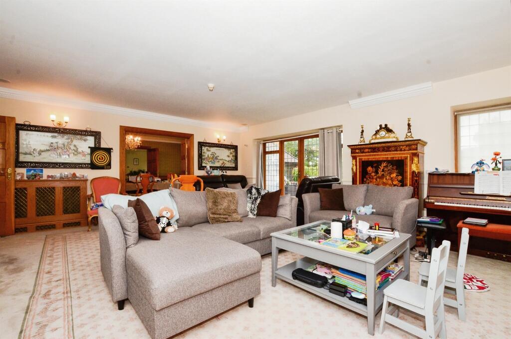 Additional image 24 of West Common Close, Harpenden