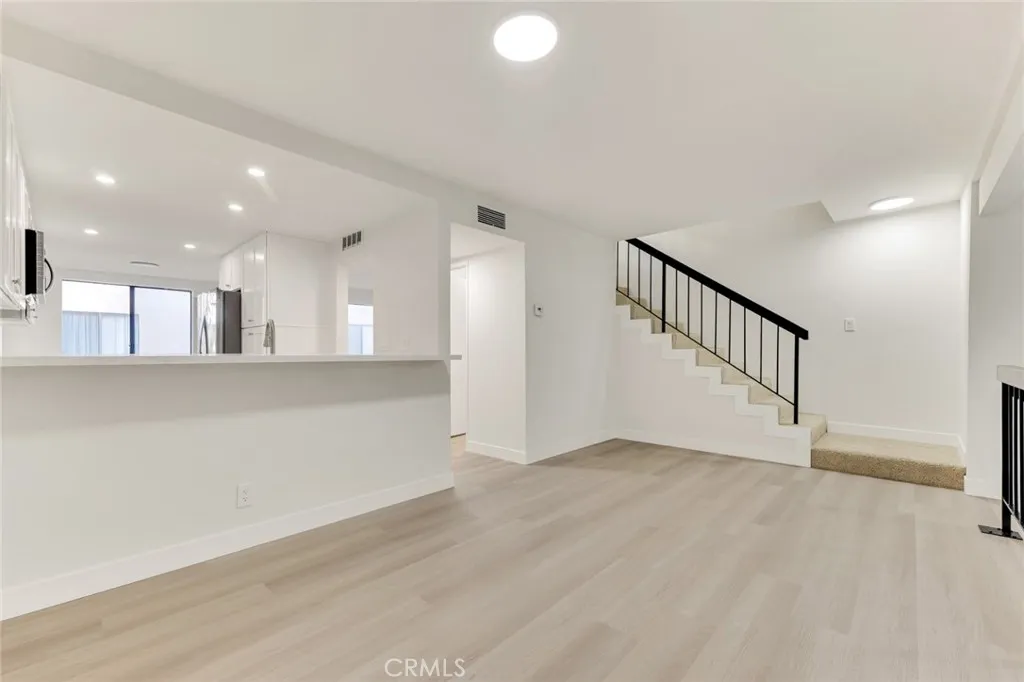 Additional image 11 of 18423 Collins Street Unit A, Tarzana, CA 91356