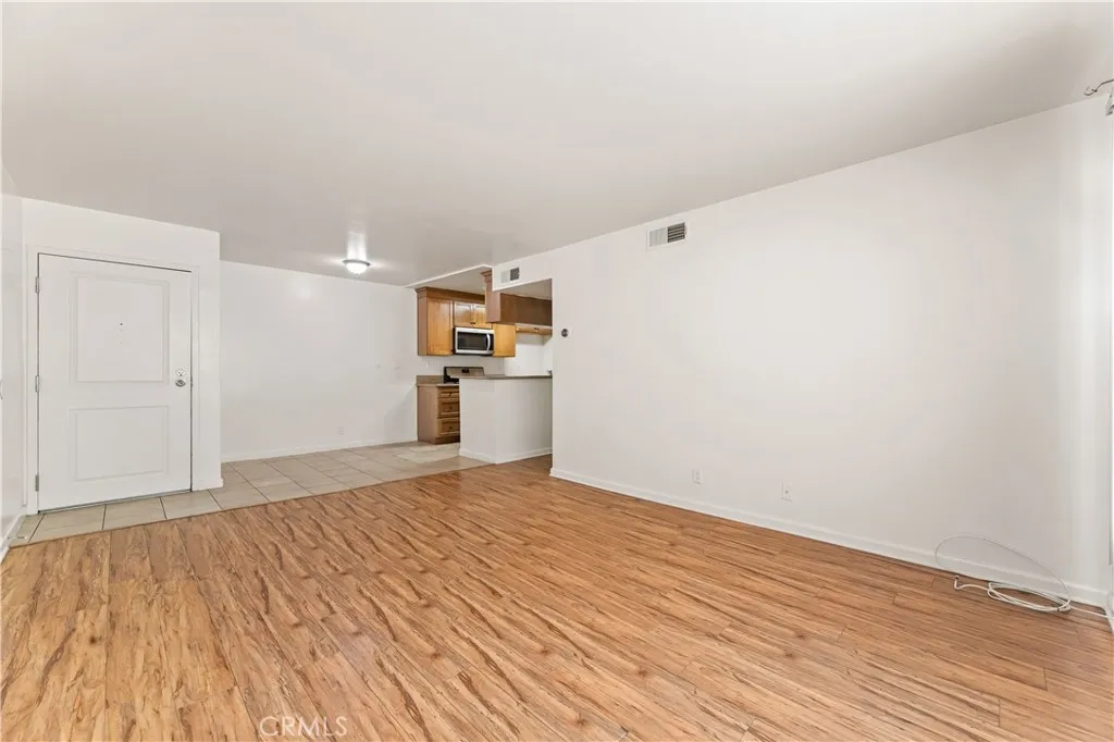 Additional image 16 of 20327 Saticoy Street Unit 102, Winnetka, CA 91306