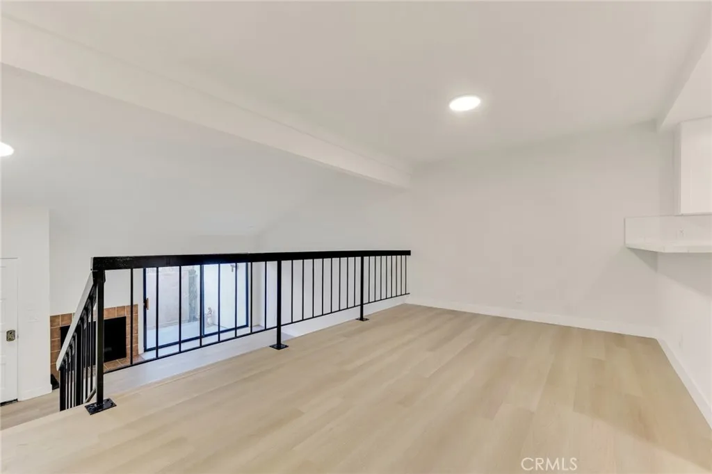 Additional image 10 of 18423 Collins Street Unit A, Tarzana, CA 91356