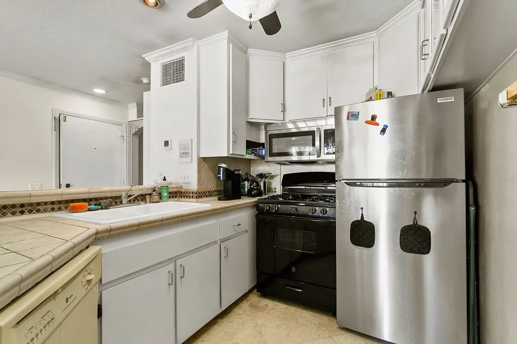 Additional image 10 of 3683 S Bear St Unit J, Santa Ana, CA 92704