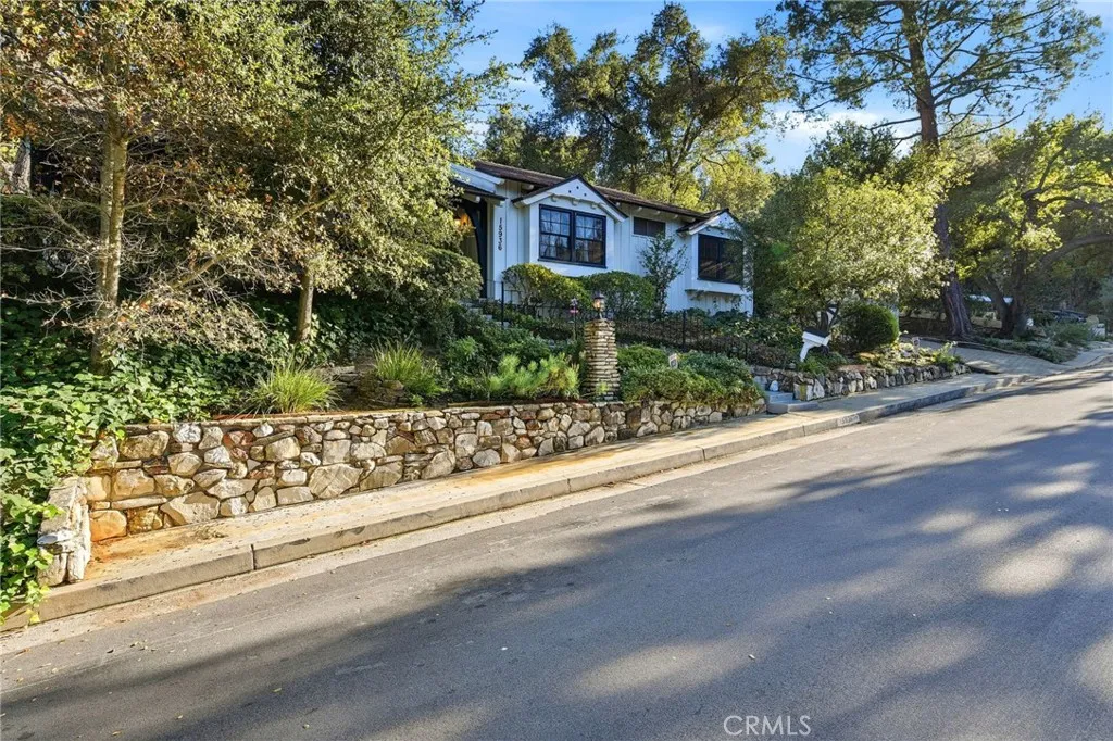 Additional image 33 of 15936 Valley Wood Road, Sherman Oaks, CA 91403