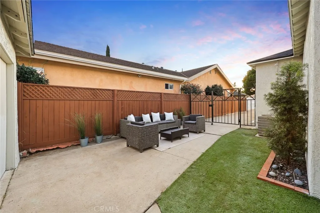 Additional image 82 of 5052 Newcastle, Encino, CA 91316