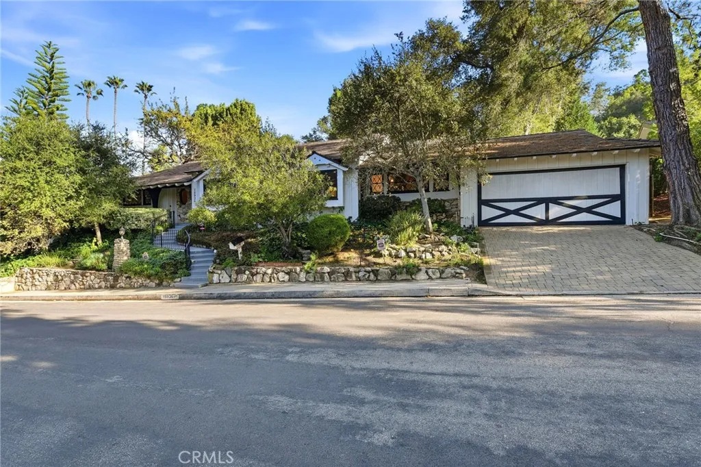 Additional image 32 of 15936 Valley Wood Road, Sherman Oaks, CA 91403