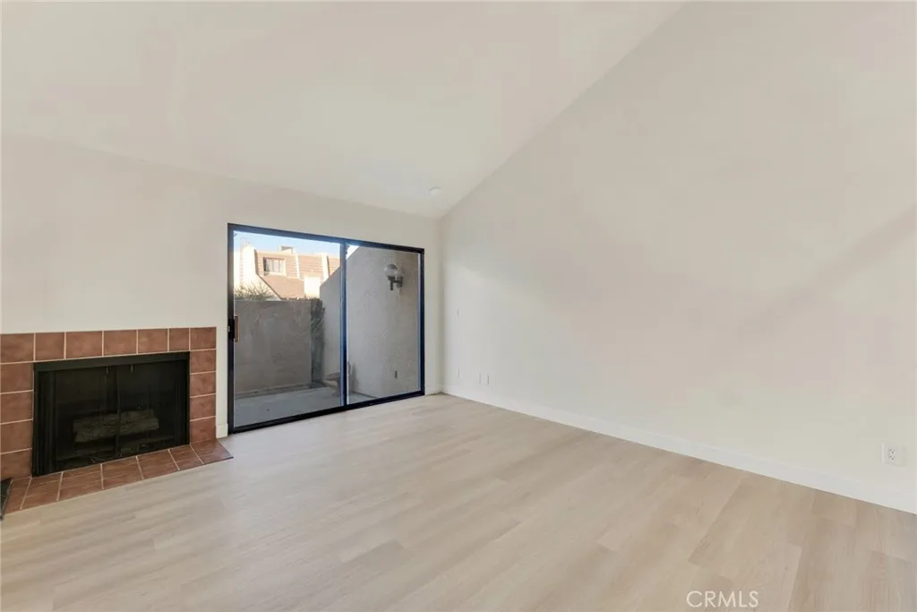 Additional image 7 of 18423 Collins Street Unit A, Tarzana, CA 91356