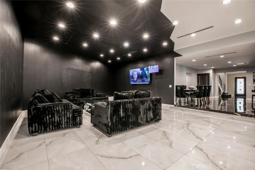 Additional image 19 of 17800 Raymer Street, Sherwood Forest, CA 91325