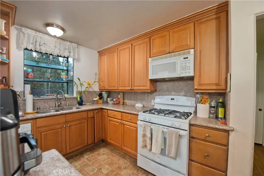 Additional image 12 of 10851 Woodbine, Los Angeles, CA 90034