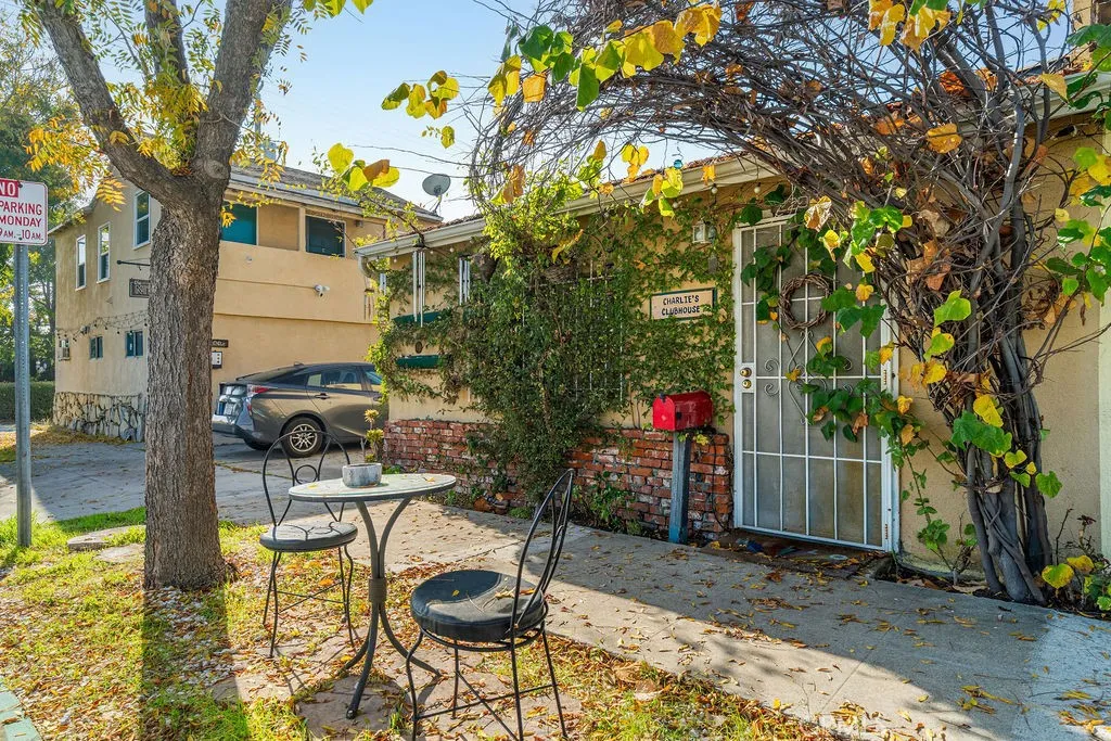 Additional image 43 of 2200 W Burbank Boulevard, Burbank, CA 91506