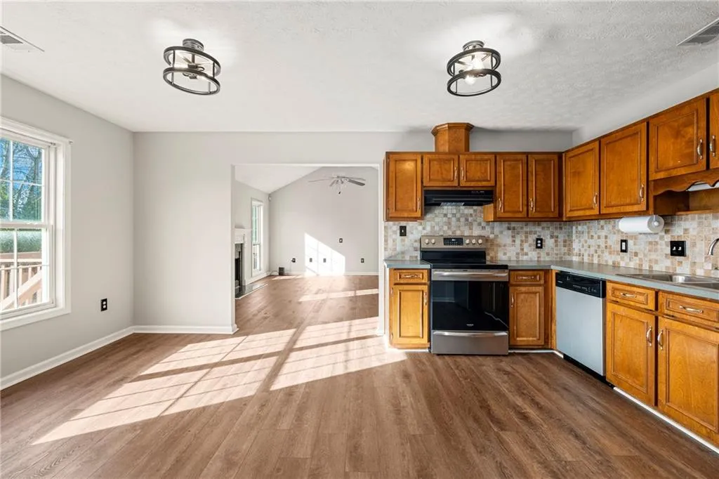 Additional image 5 of 11 Lee Road 2010, Phenix City, AL 36870