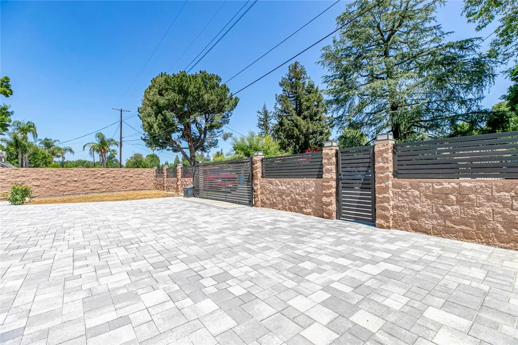 Additional image 12 of 17800 Raymer Street, Sherwood Forest, CA 91325