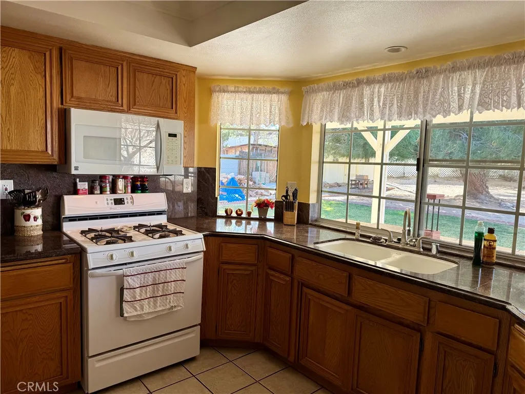 Additional image 39 of 14372 Woodland Drive, Victorville, CA 92395