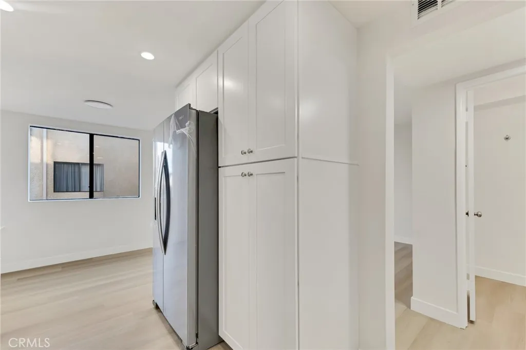 Additional image 14 of 18423 Collins Street Unit A, Tarzana, CA 91356