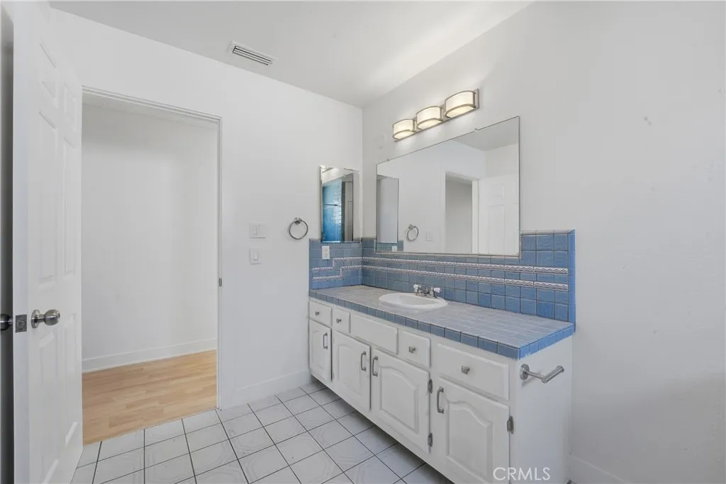 Additional image 111 of 658 Glenmore Blvd, Glendale, CA 91206