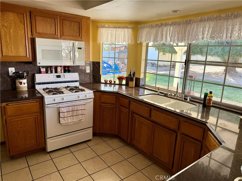 Additional image 34 of 14372 Woodland Drive, Victorville, CA 92395