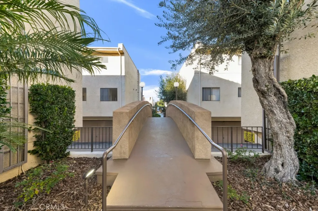Additional image 37 of 18423 Collins Street Unit A, Tarzana, CA 91356