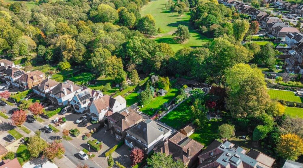 Additional image 26 of Bradmore Way, Brookmans Park, AL9