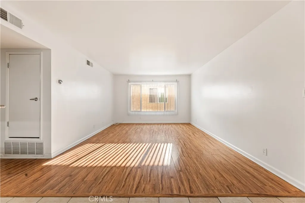 Additional image 15 of 20327 Saticoy Street Unit 102, Winnetka, CA 91306