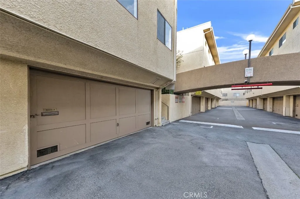 Additional image 34 of 18423 Collins Street Unit A, Tarzana, CA 91356