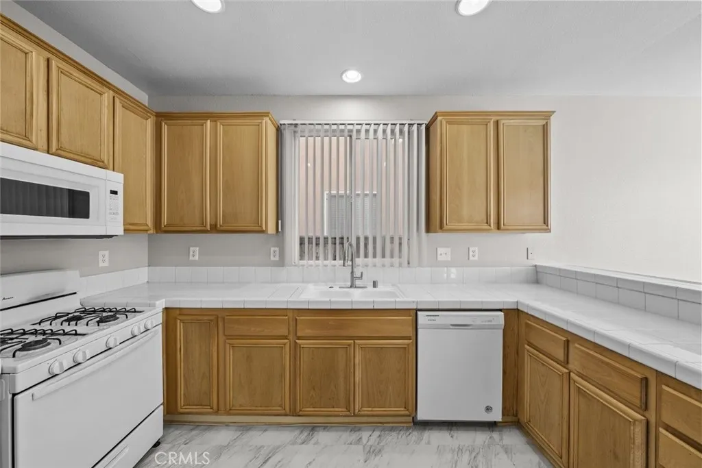 Additional image 48 of 14323 Moon Valley Street, Victorville, CA 92394