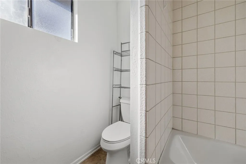 Additional image 58 of 7231 Balboa Boulevard Unit A, Lake Balboa, CA 91406