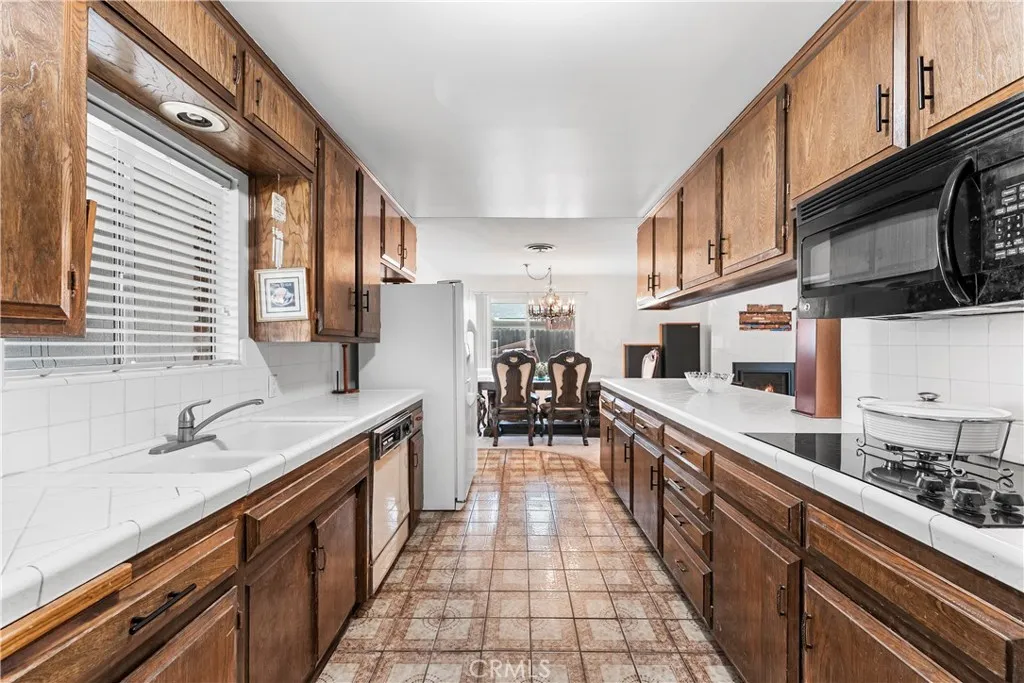 Additional image 67 of 4308 Charter Oaks Ave, Bakersfield, CA 93309