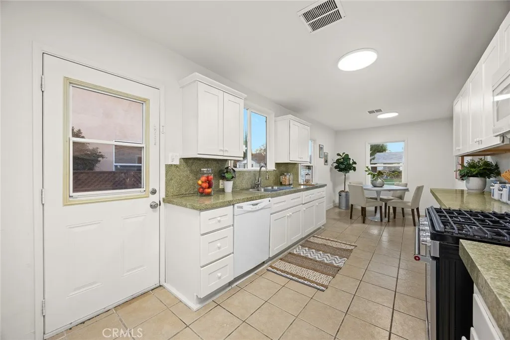 Additional image 16 of 5052 Newcastle, Encino, CA 91316