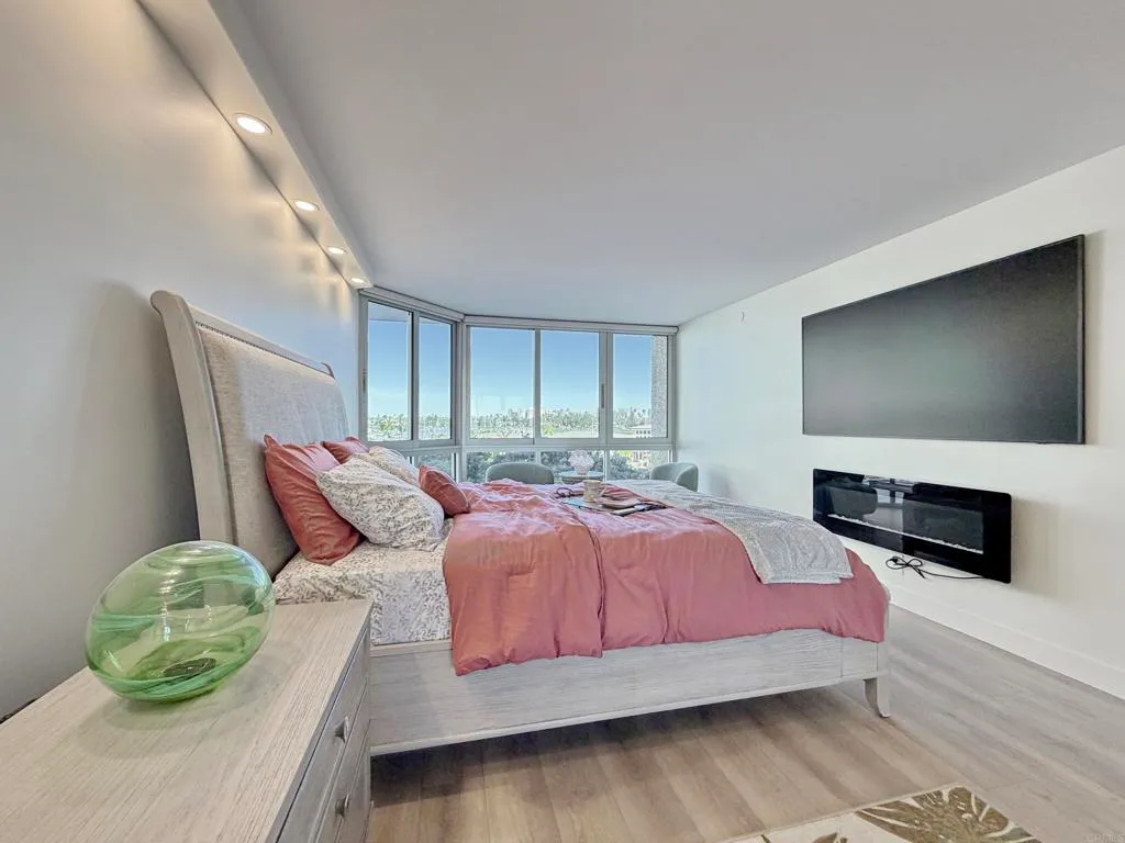 Additional image 24 of 1820 Avenida Del Mundo Unit 208, Coronado, CA 92118