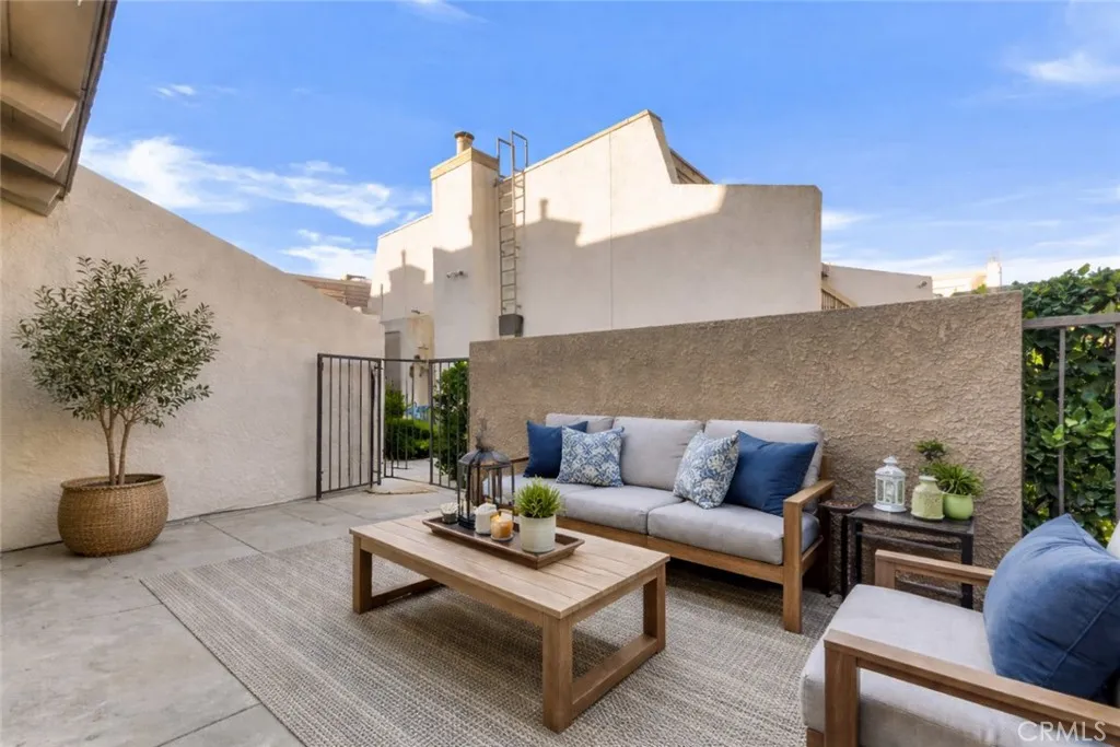 Additional image 43 of 18423 Collins Street Unit A, Tarzana, CA 91356