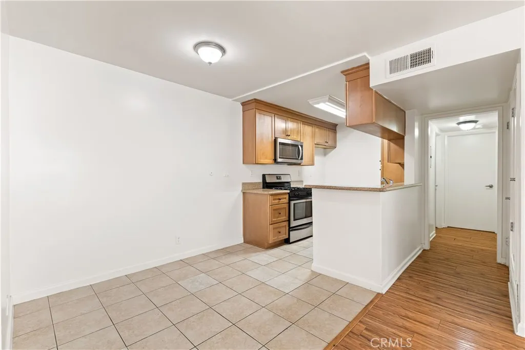 Additional image 18 of 20327 Saticoy Street Unit 102, Winnetka, CA 91306