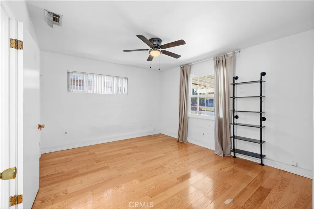 Additional image 10 of 17419 Leadwell, Lake Balboa, CA 91406