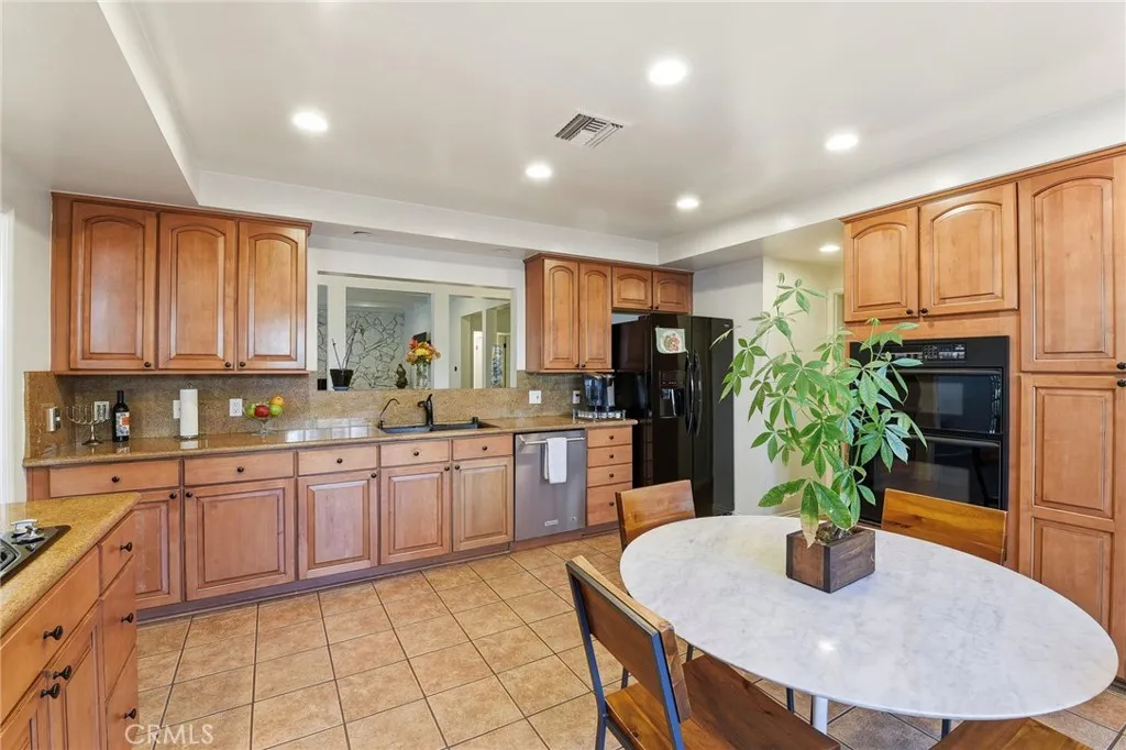 Additional image 41 of 15936 Valley Wood Road, Sherman Oaks, CA 91403