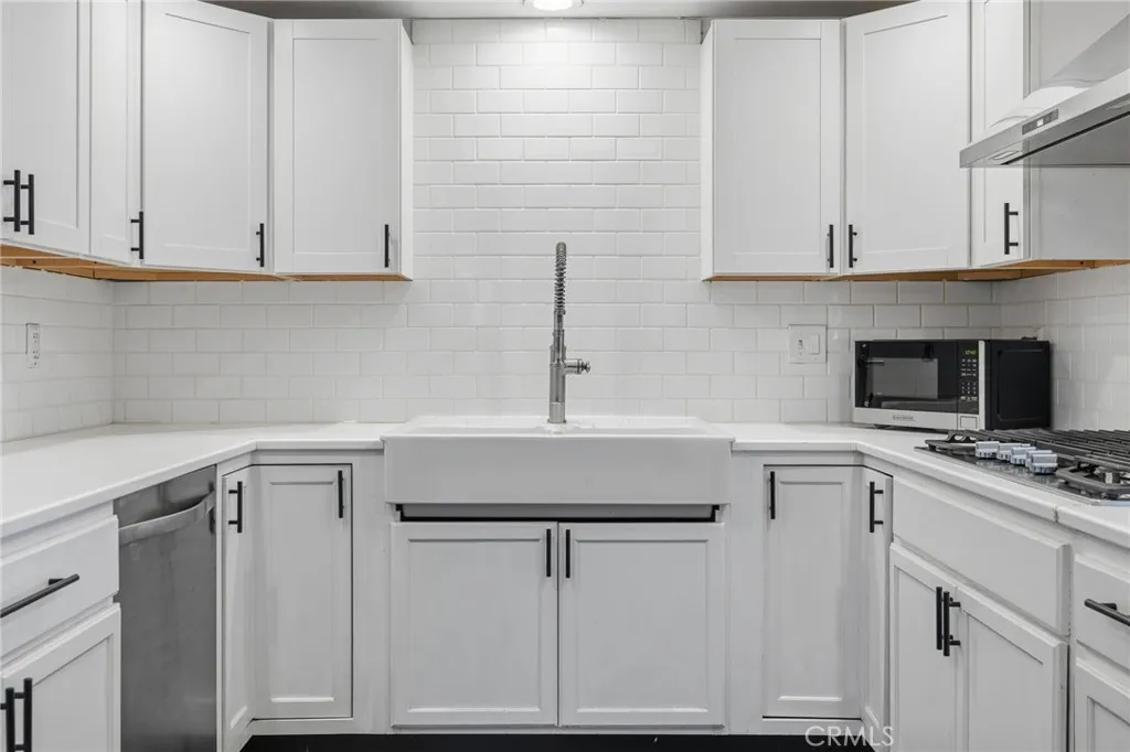 Additional image 42 of 7231 Balboa Boulevard Unit A, Lake Balboa, CA 91406