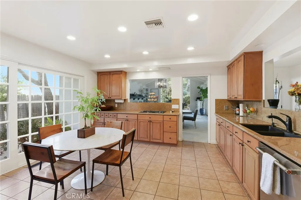 Additional image 9 of 15936 Valley Wood Road, Sherman Oaks, CA 91403