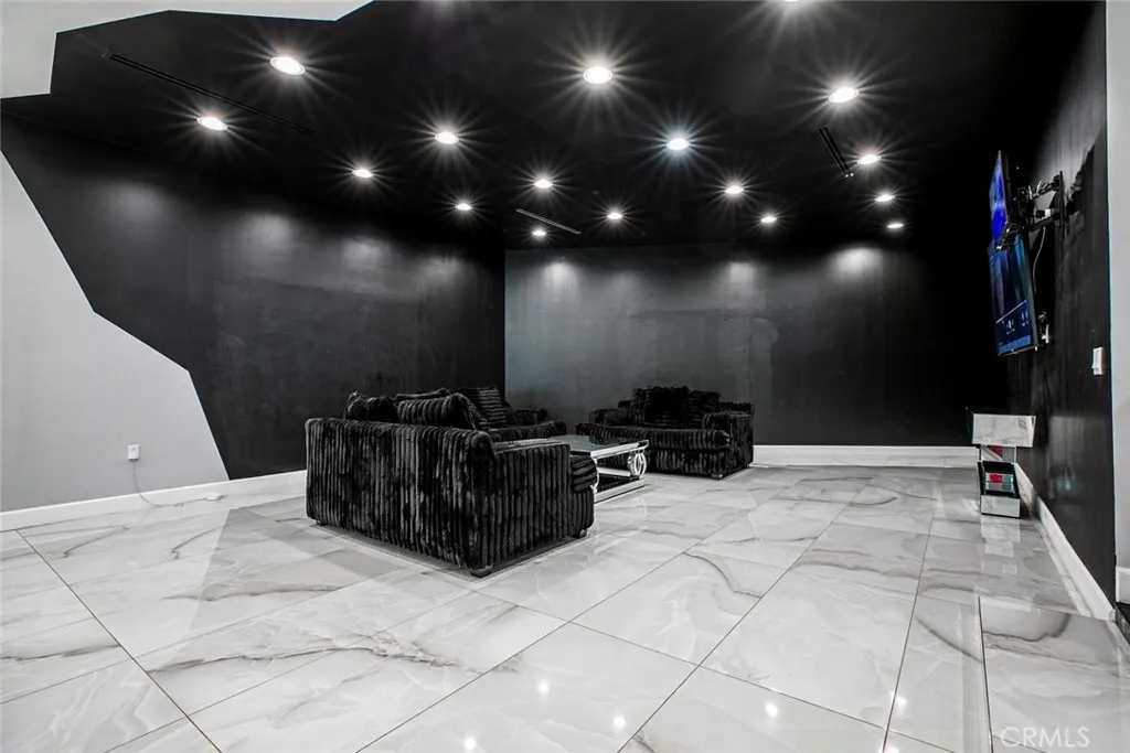 Additional image 18 of 17800 Raymer Street, Sherwood Forest, CA 91325