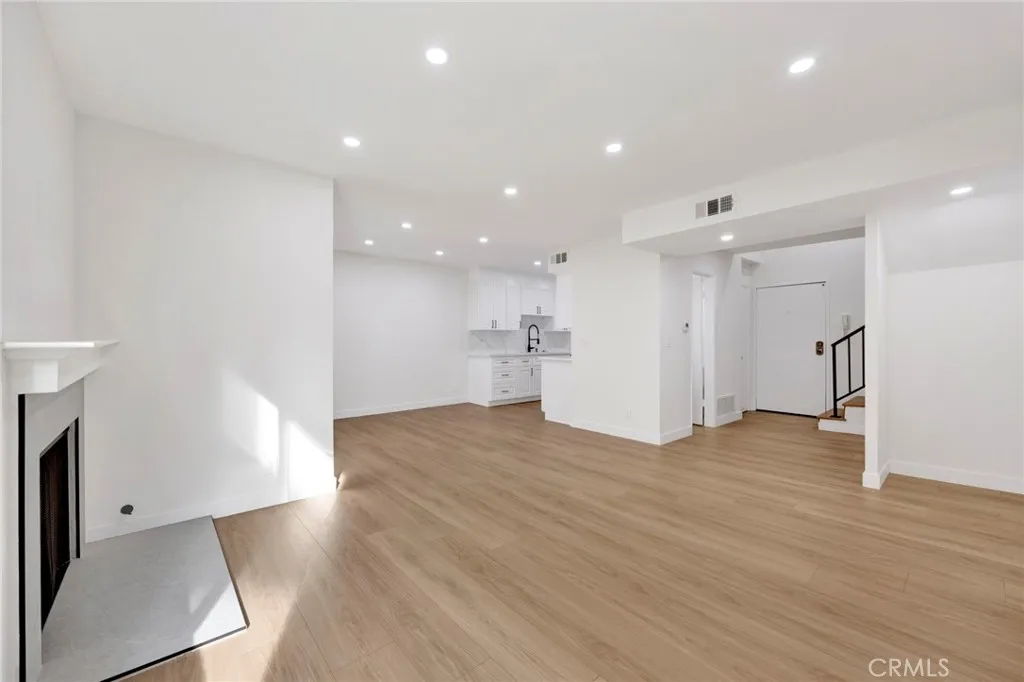 Additional image 14 of 17303 Chatsworth Street Unit 4, Granada Hills, CA 91344