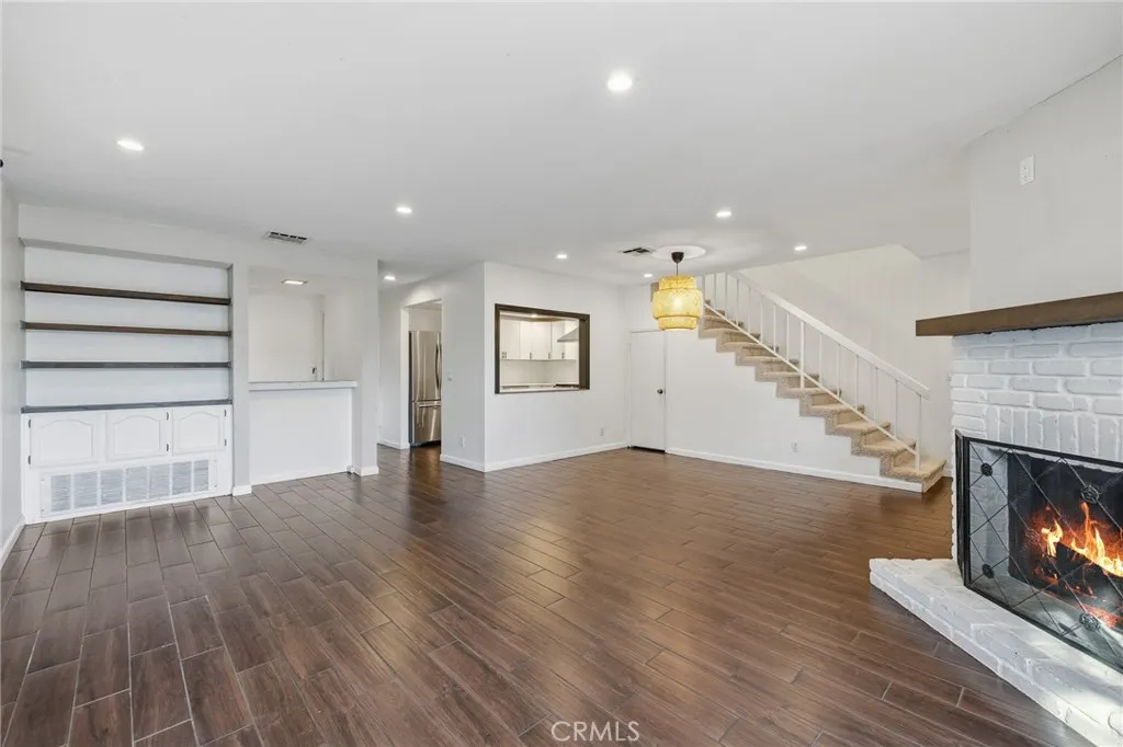 Additional image 2 of 7231 Balboa Boulevard Unit A, Lake Balboa, CA 91406