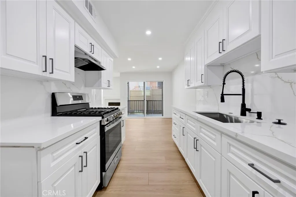 Additional image 12 of 17303 Chatsworth Street Unit 4, Granada Hills, CA 91344