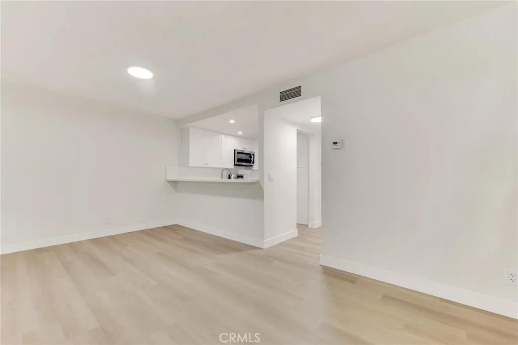 Additional image 52 of 18423 Collins Street Unit A, Tarzana, CA 91356