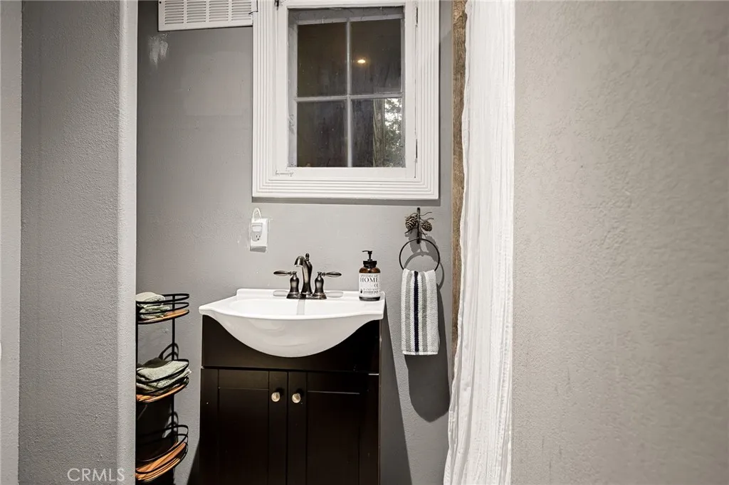 Additional image 45 of 196 Ponderosa Dr, Cedar Glen, CA 92321