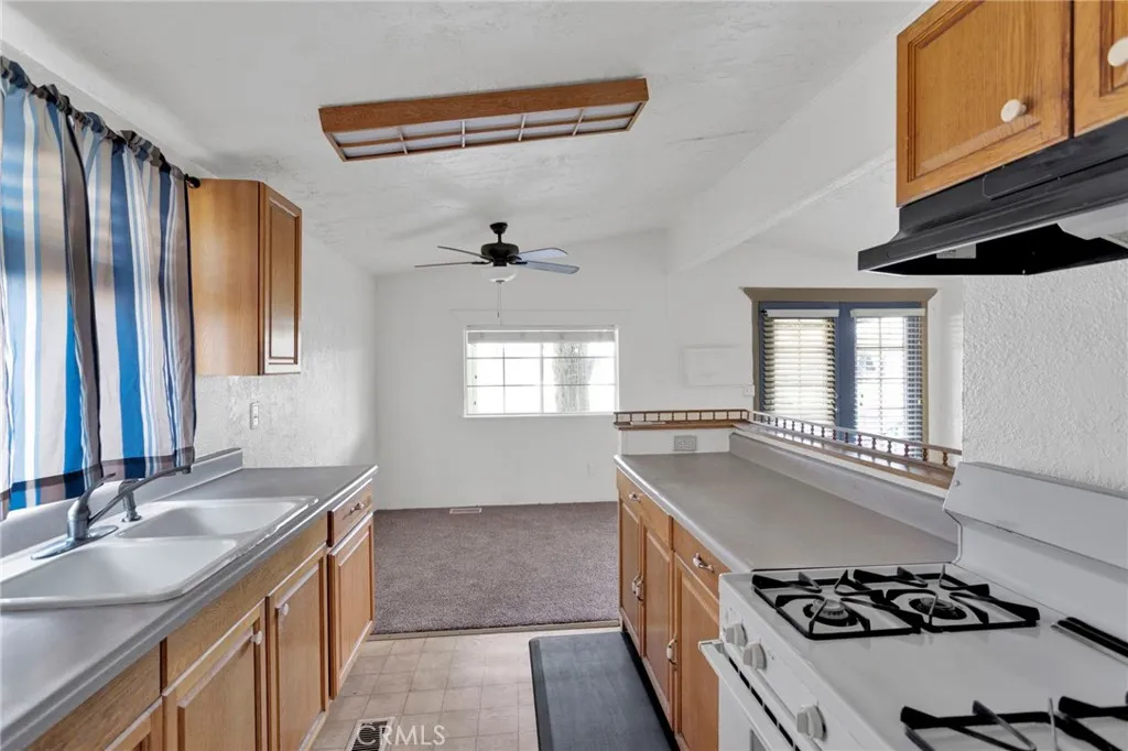 Additional image 40 of 16473 Green Tree Boulevard Unit 21, Victorville, CA 92395