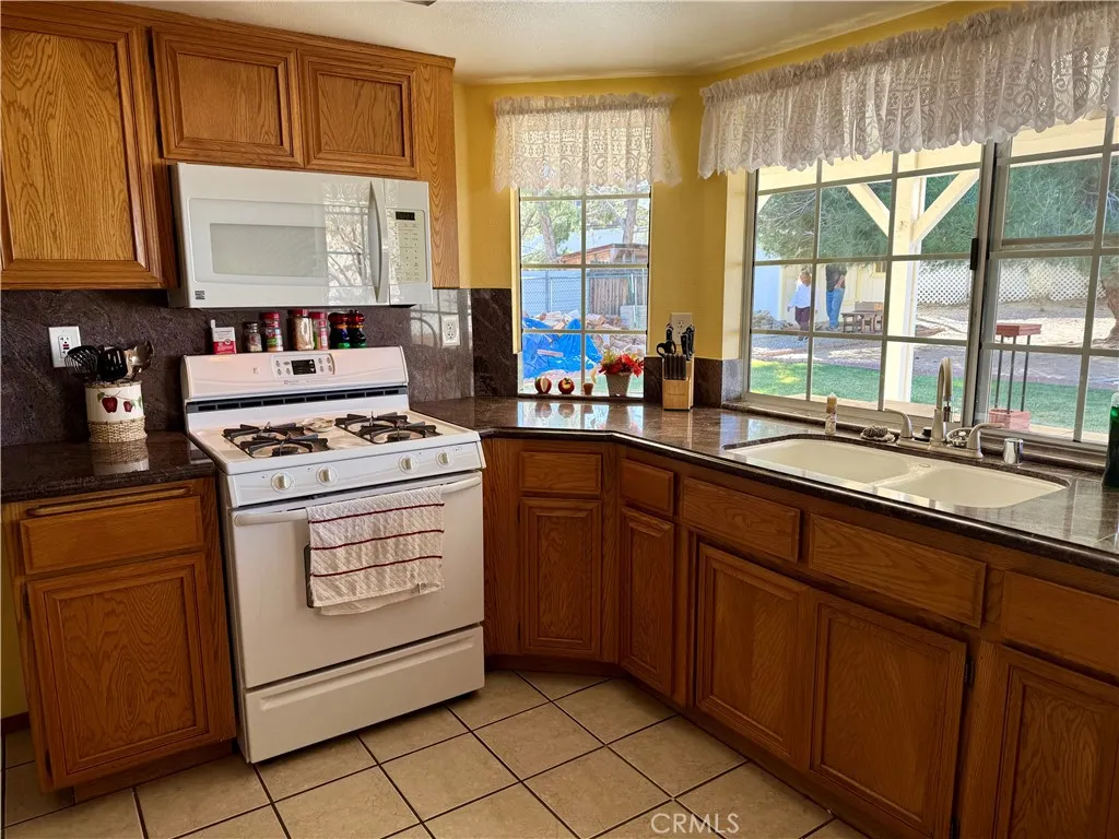 Additional image 40 of 14372 Woodland Drive, Victorville, CA 92395