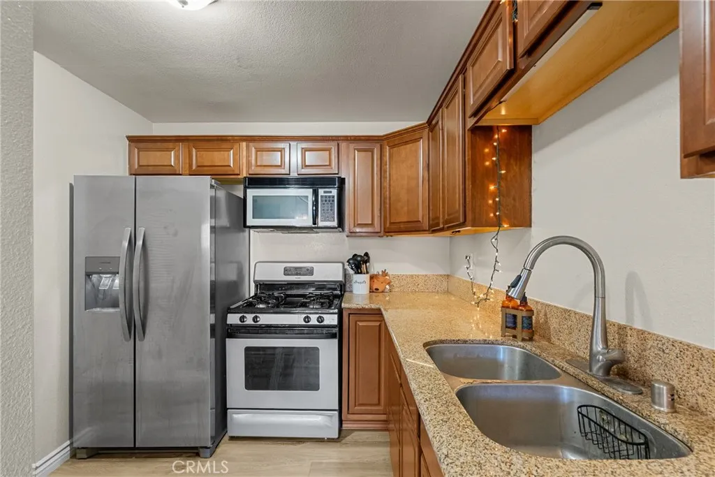 Additional image 18 of 31363 The Old Road Unit A, Castaic, CA 91384