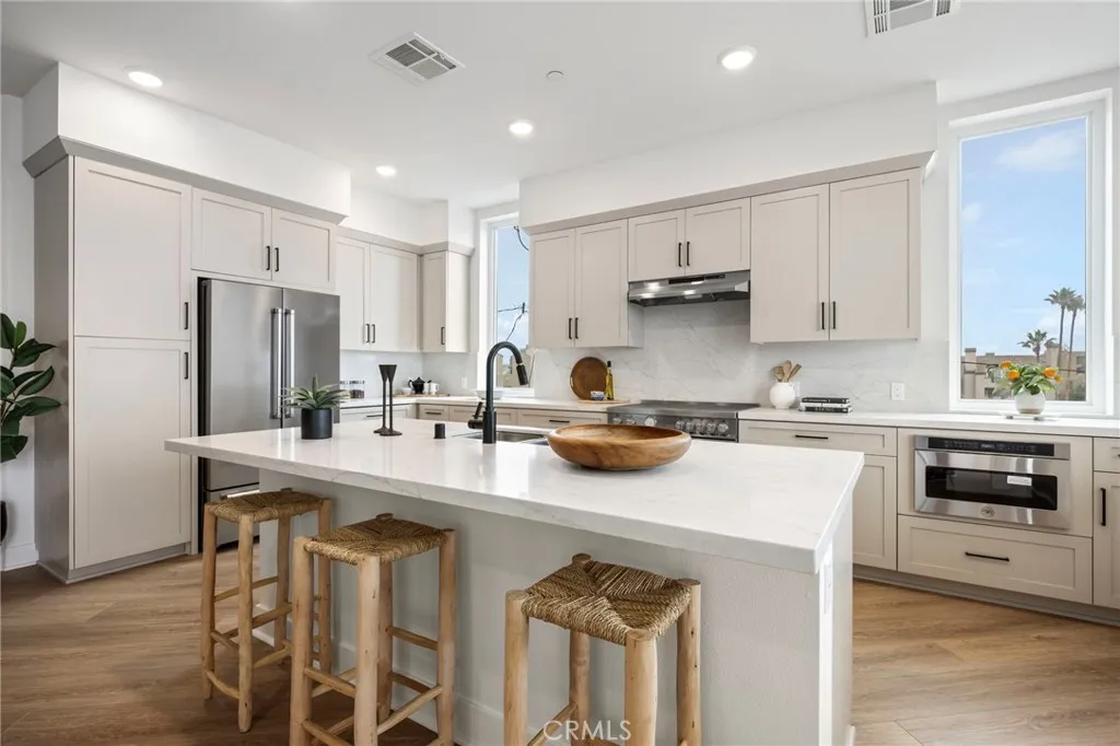 Additional image 9 of 414 Main St Unit 300, Huntington Beach, CA 92648